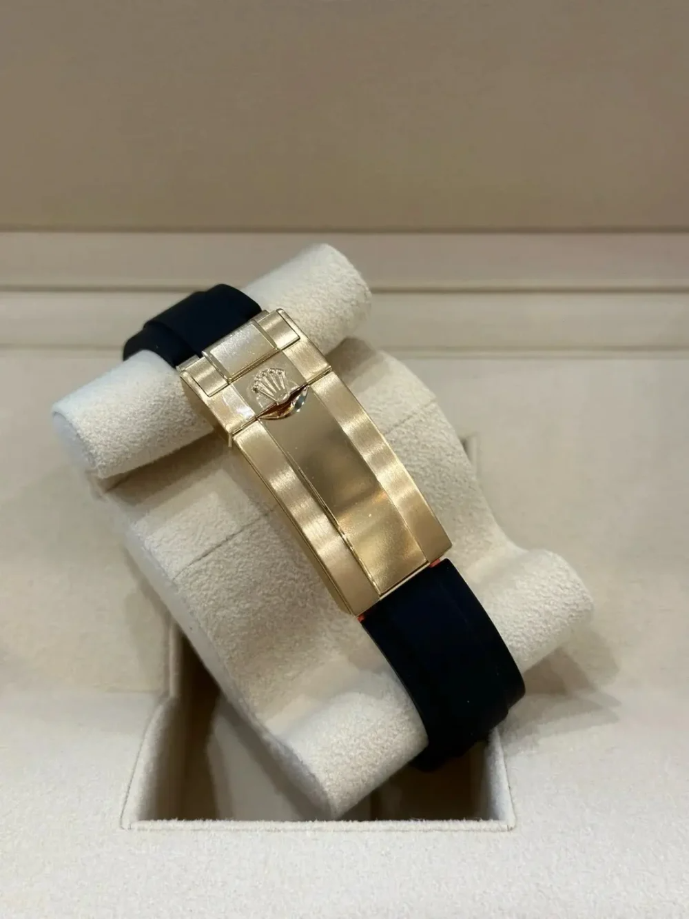 D Rolex Cosmograph Daytona Yellow Gold Champagne Dial with Oysterflex Bracelet