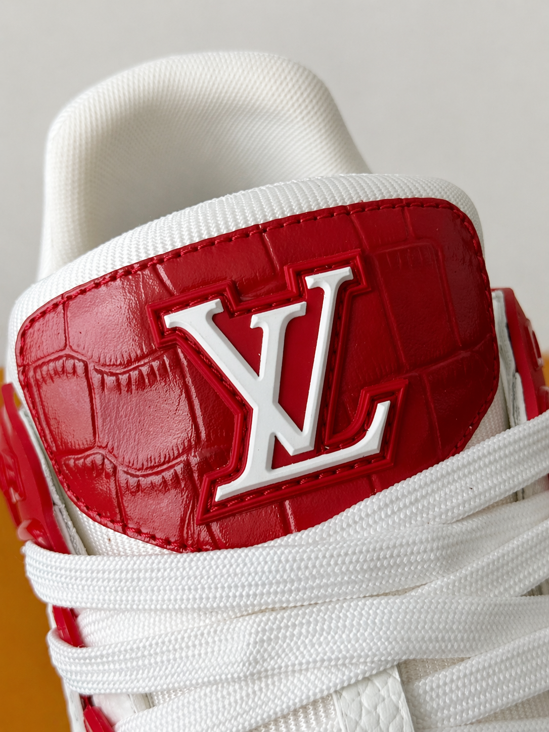 LV Trainer Red