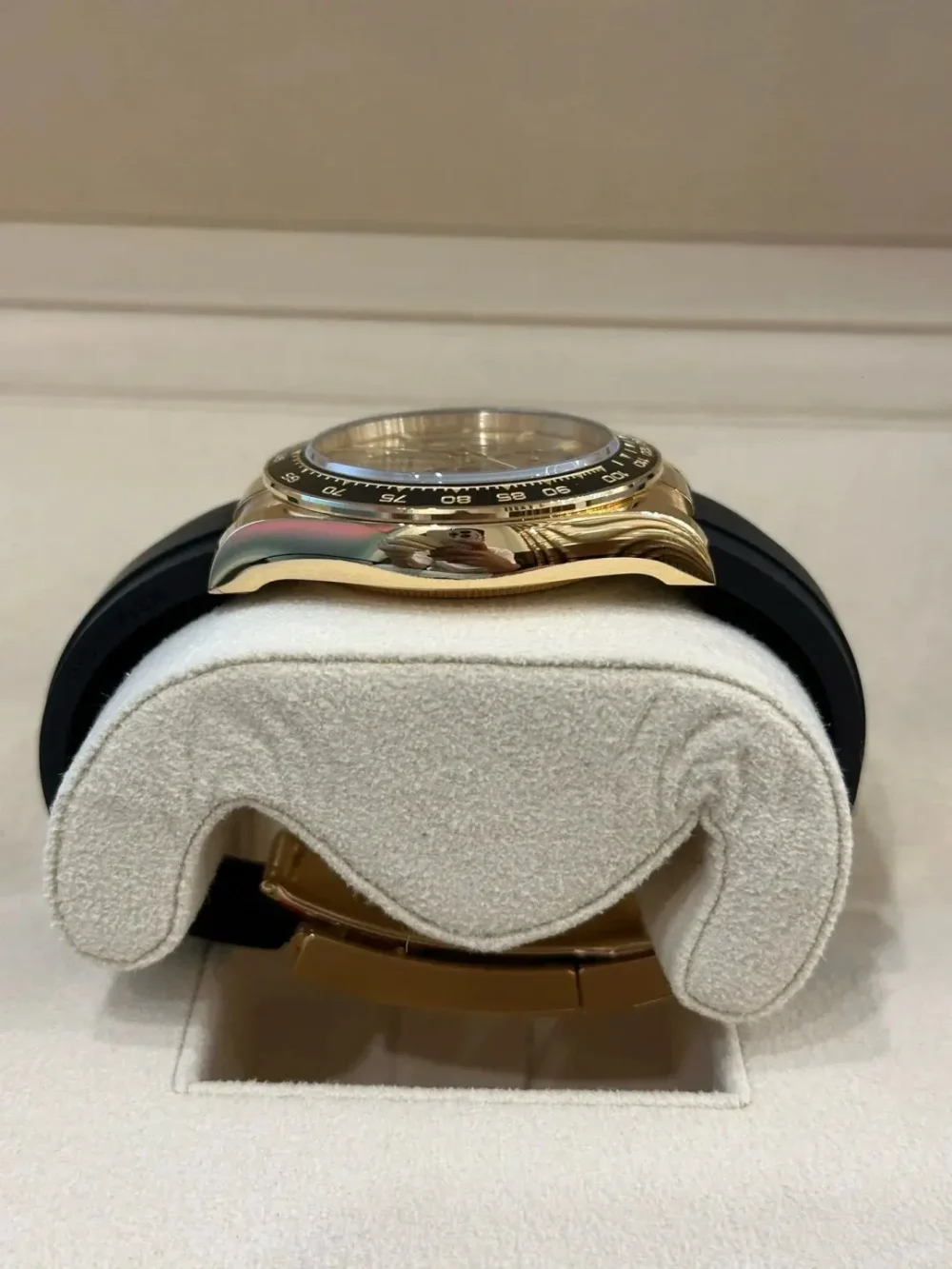 D Rolex Cosmograph Daytona Yellow Gold Champagne Dial with Oysterflex Bracelet