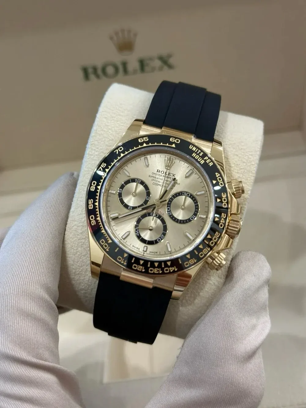 D Rolex Cosmograph Daytona Yellow Gold Champagne Dial with Oysterflex Bracelet