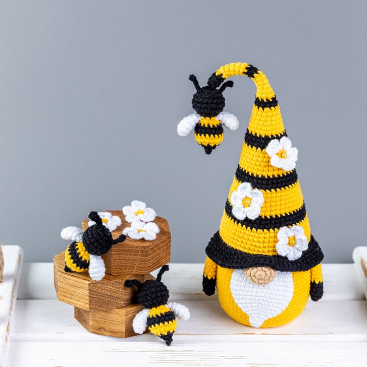 Handmade Crochet Autumn Gnome Couple with Sunflower & Daisy Accents – Fall Home Decor Plush Dolls          Hỏi ChatGPT