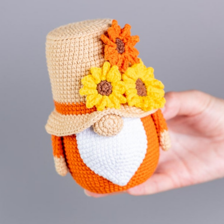 Handmade Crochet Autumn Gnome Couple with Sunflower & Daisy Accents – Fall Home Decor Plush Dolls          Hỏi ChatGPT