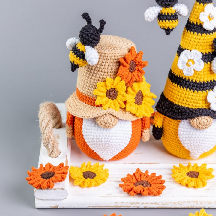Handmade Crochet Autumn Gnome Couple with Sunflower & Daisy Accents – Fall Home Decor Plush Dolls          Hỏi ChatGPT
