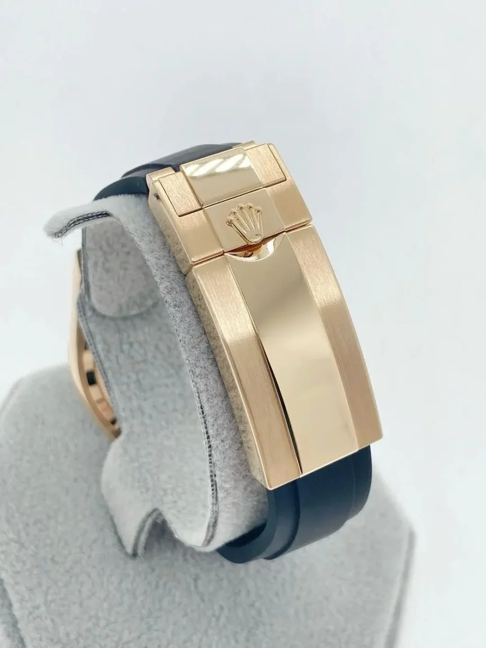 D Rolex Cosmograph Daytona Yellow Gold Champagne Dial with Oysterflex Bracelet