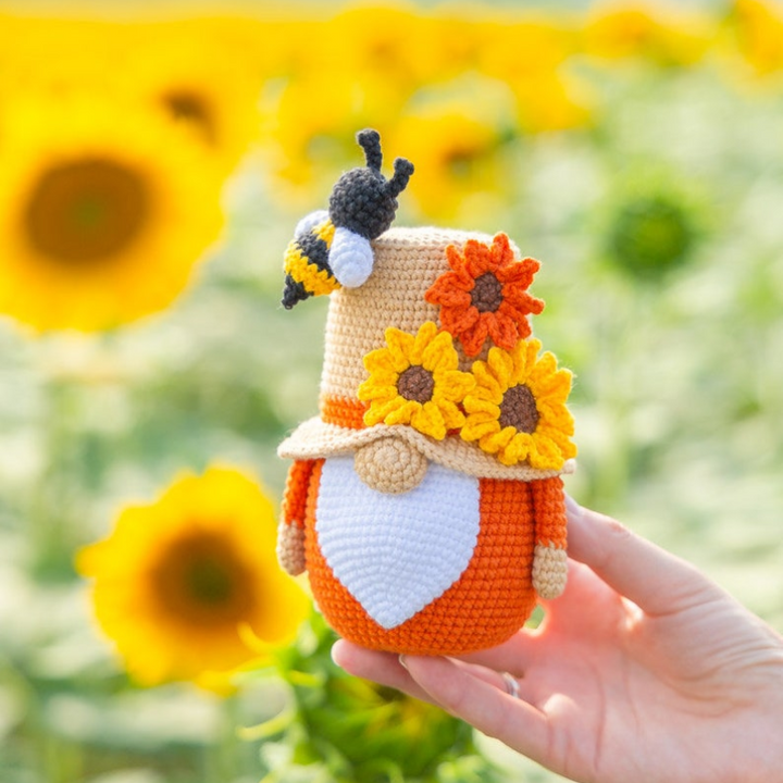 Handmade Crochet Autumn Gnome Couple with Sunflower & Daisy Accents – Fall Home Decor Plush Dolls          Hỏi ChatGPT