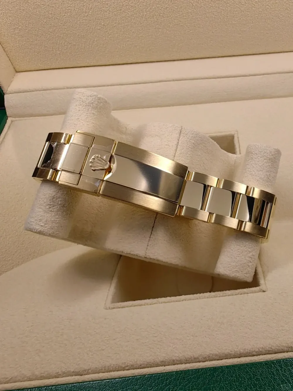 B – Rolex Cosmograph Daytona Yellow Gold Paul Newman Dial