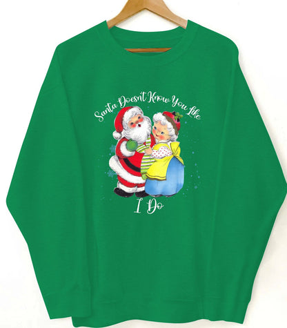 Custom Christmas Sweatshirt – Personalized Santa & Mrs. Claus Graphic Pullover, Funny Holiday Gift with Custom Text Option, Cozy Unisex Crewneck for Couples, Family & Friends