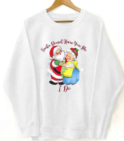 Custom Christmas Sweatshirt – Personalized Santa & Mrs. Claus Graphic Pullover, Funny Holiday Gift with Custom Text Option, Cozy Unisex Crewneck for Couples, Family & Friends