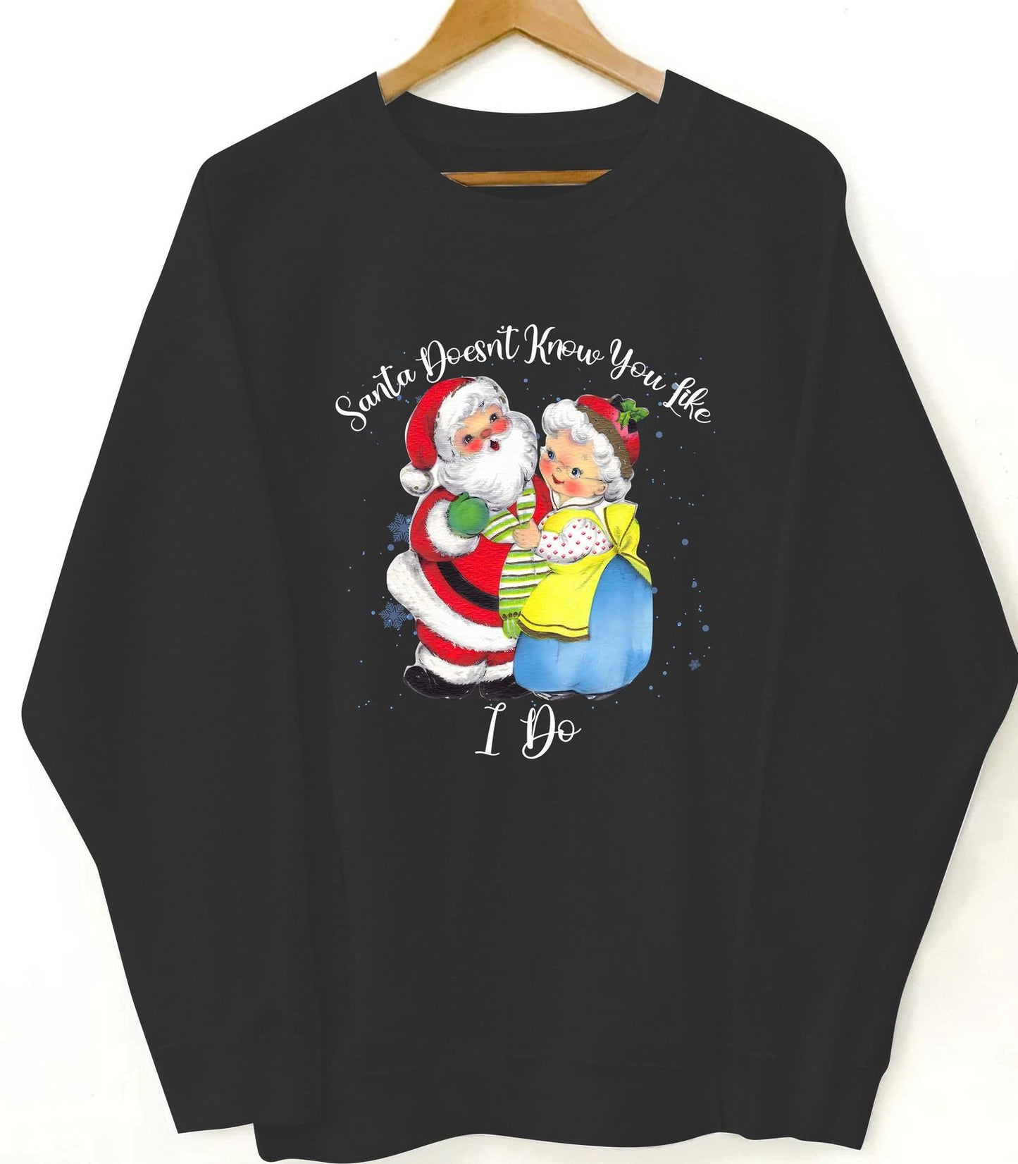 Custom Christmas Sweatshirt – Personalized Santa & Mrs. Claus Graphic Pullover, Funny Holiday Gift with Custom Text Option, Cozy Unisex Crewneck for Couples, Family & Friends