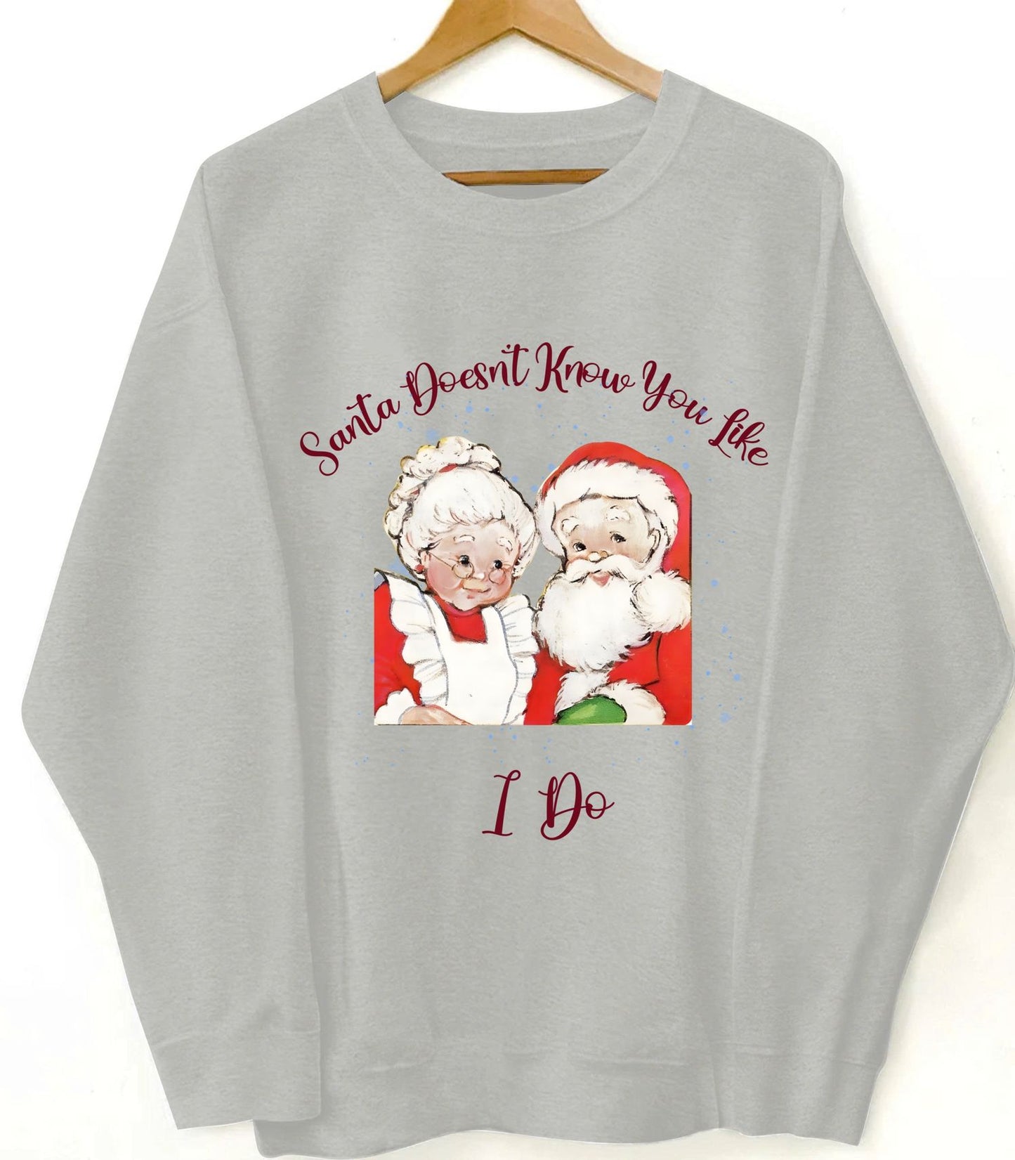 Custom Christmas Sweatshirt – Personalized Santa & Mrs. Claus Graphic Pullover, Funny Holiday Gift with Custom Text Option, Cozy Unisex Crewneck for Couples, Family & Friends