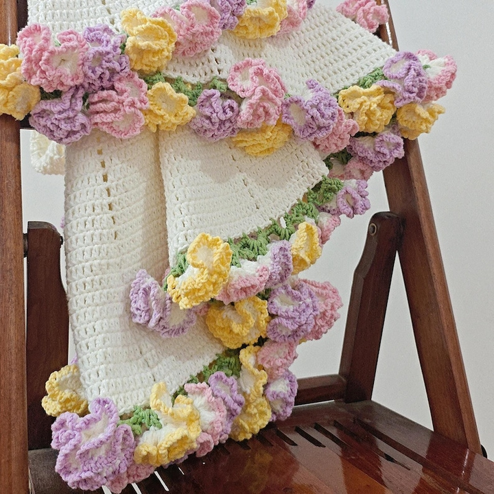 Handmade Crochet Sunflower Blanket – Cozy Beige Throw with Bright Yellow Floral Edging, Unique Home & Gift Idea