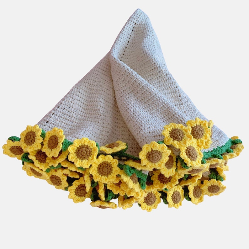 Handmade Crochet Sunflower Blanket – Cozy Beige Throw with Bright Yellow Floral Edging, Unique Home & Gift Idea